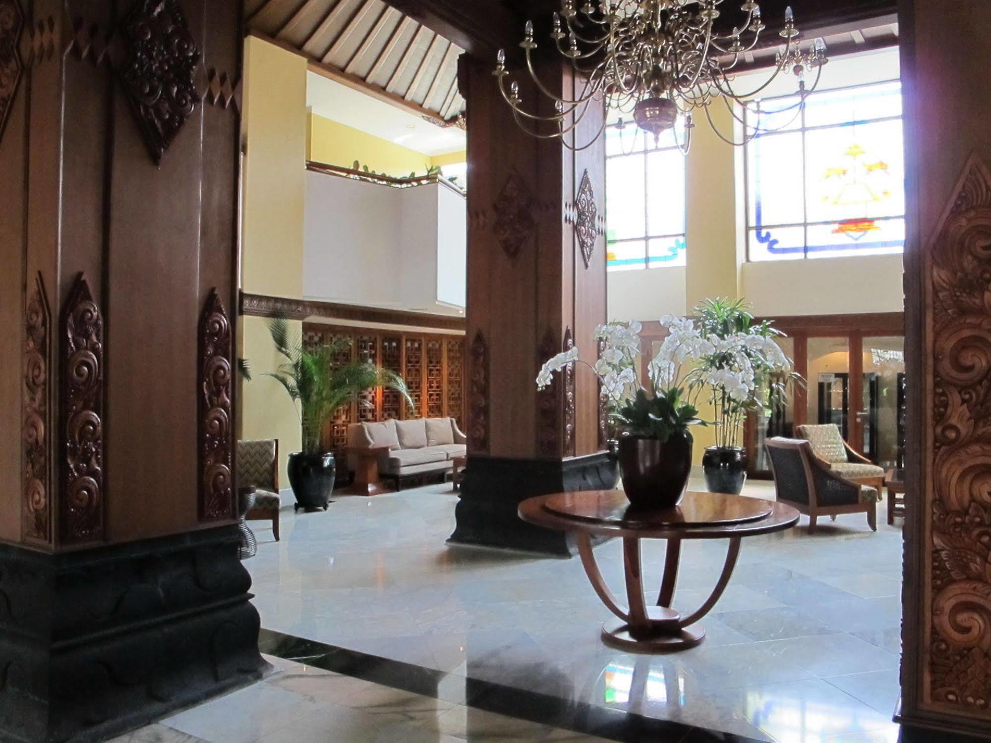 Hotel Mutiara Malioboro Yogyakarta Exteriör bild